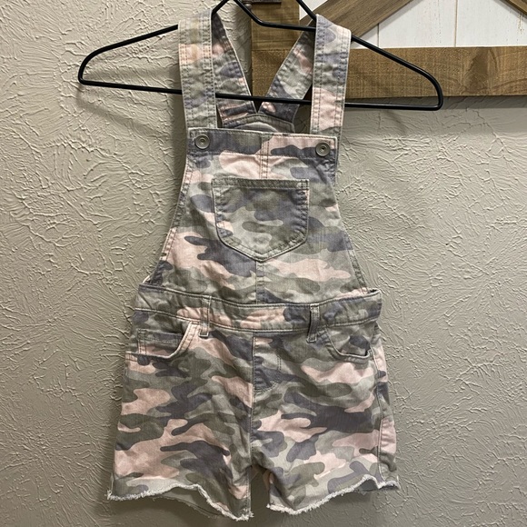 Place Other - Green & Pink Camo Girls Overall Shorts Size 6X/7 EUC